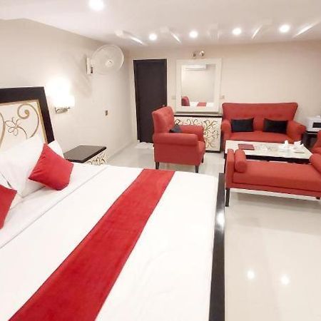 Hotel Mairona Gulberg Lahore Extérieur photo